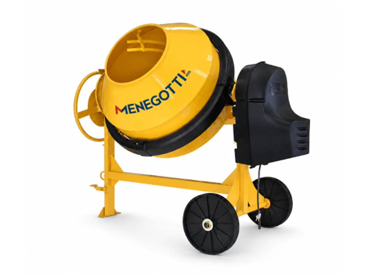 Betoneira Menegotti de 400 L com tambor amarelo e proteção preta